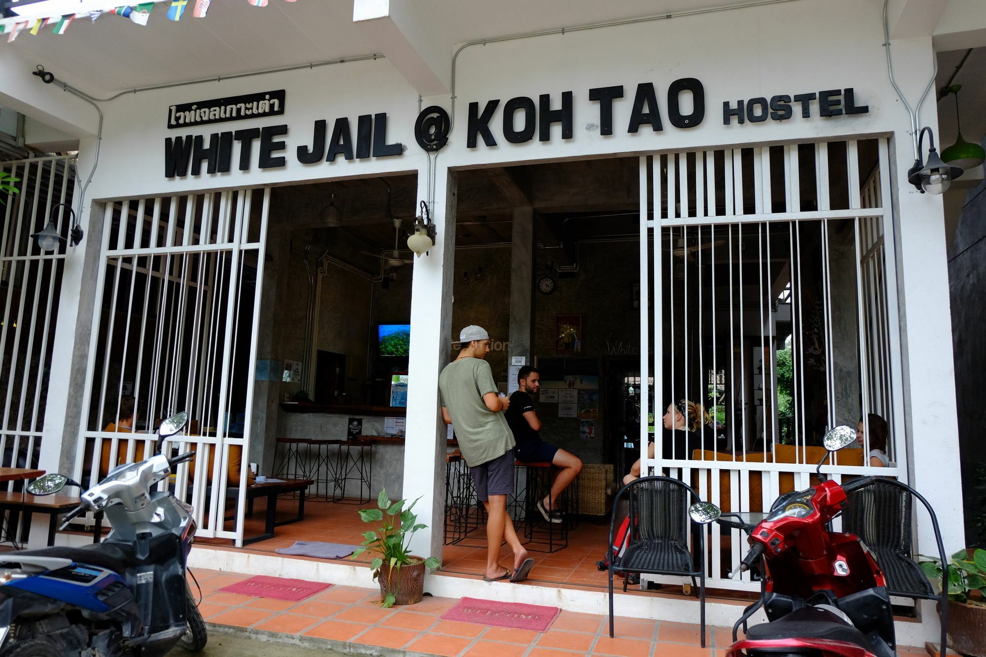 White Jail At Koh Tao Hostel Exterior photo